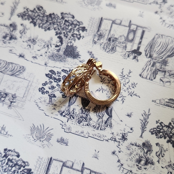 Rose gold huggie hoops earrings - Picture 2 of 4